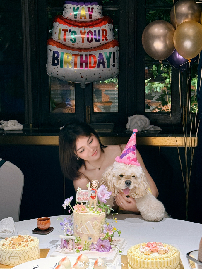 在线体育-吴艳妮社媒再晒28岁生日照:幸福的生日碎片