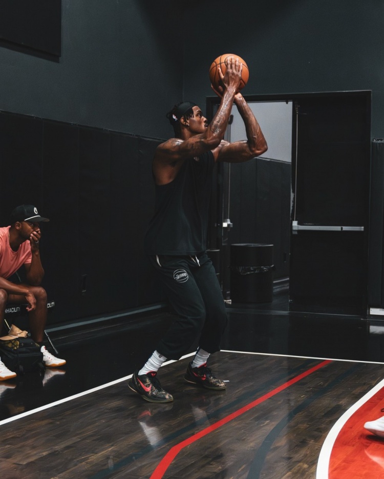 足球直播-针对性很强！范德彪晒近期训练视频 主练两个底角的跑动接球三分