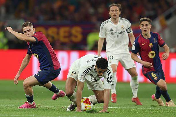 1745714991051071300.jpg 华体会体育直播-半场好球难救皇马失败赛季,谁能忍心怪罪魔笛安帅