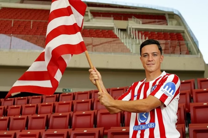 世体点评马竞新援拉斯帕多里:首秀遭遇滑铁卢,原地站桩导致丢球