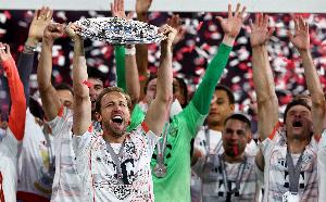 26球8助攻+联赛冠军!官方:凯恩当选德甲本赛季最佳球员