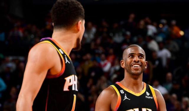 1671368964966051725.jpg 华体会-高分赢球布克踏上巨星之道!保罗转型当绿叶