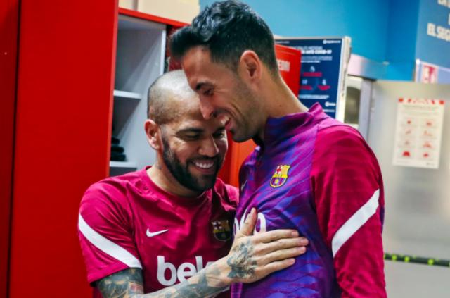 1637016369615034050.png 华体会-阿尔维斯重返巴萨首训:重返巴萨为我体内注入能量