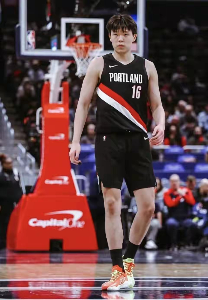 华体会官网-东契奇替补席暴走真相！杨瀚森被下放，NBA生存法则太残酷|雷迪克|波特兰开拓者队|卢卡-东契奇|洛杉矶湖人队|JJ-雷迪克_新浪体育_新浪新闻