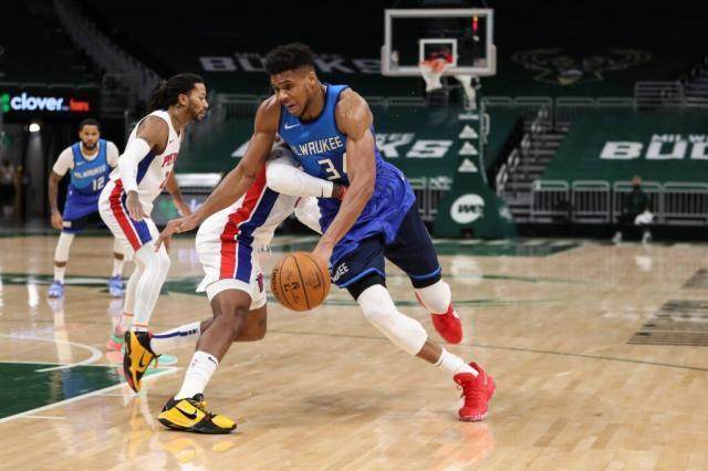 体育资讯-新体系助雄鹿登顶进攻榜 字母哥却难适应最挣扎